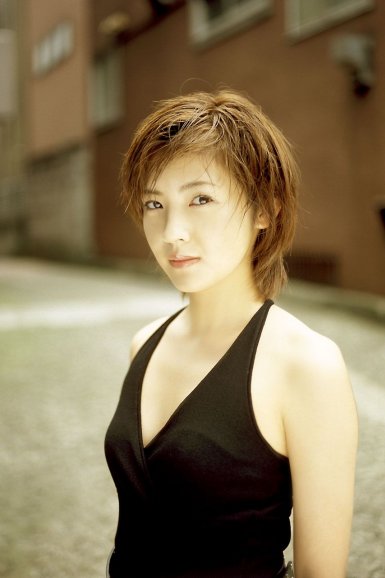 【kaiyun体育】艳羡吴雨霏“三喜临门”记者招待会 Kary与环球唱片再续盟约(图1) 开云app下载